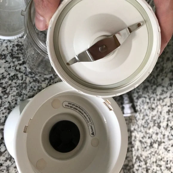 Isagenix Personal Blender with Dry Mill Blade - Picture 2 of 3